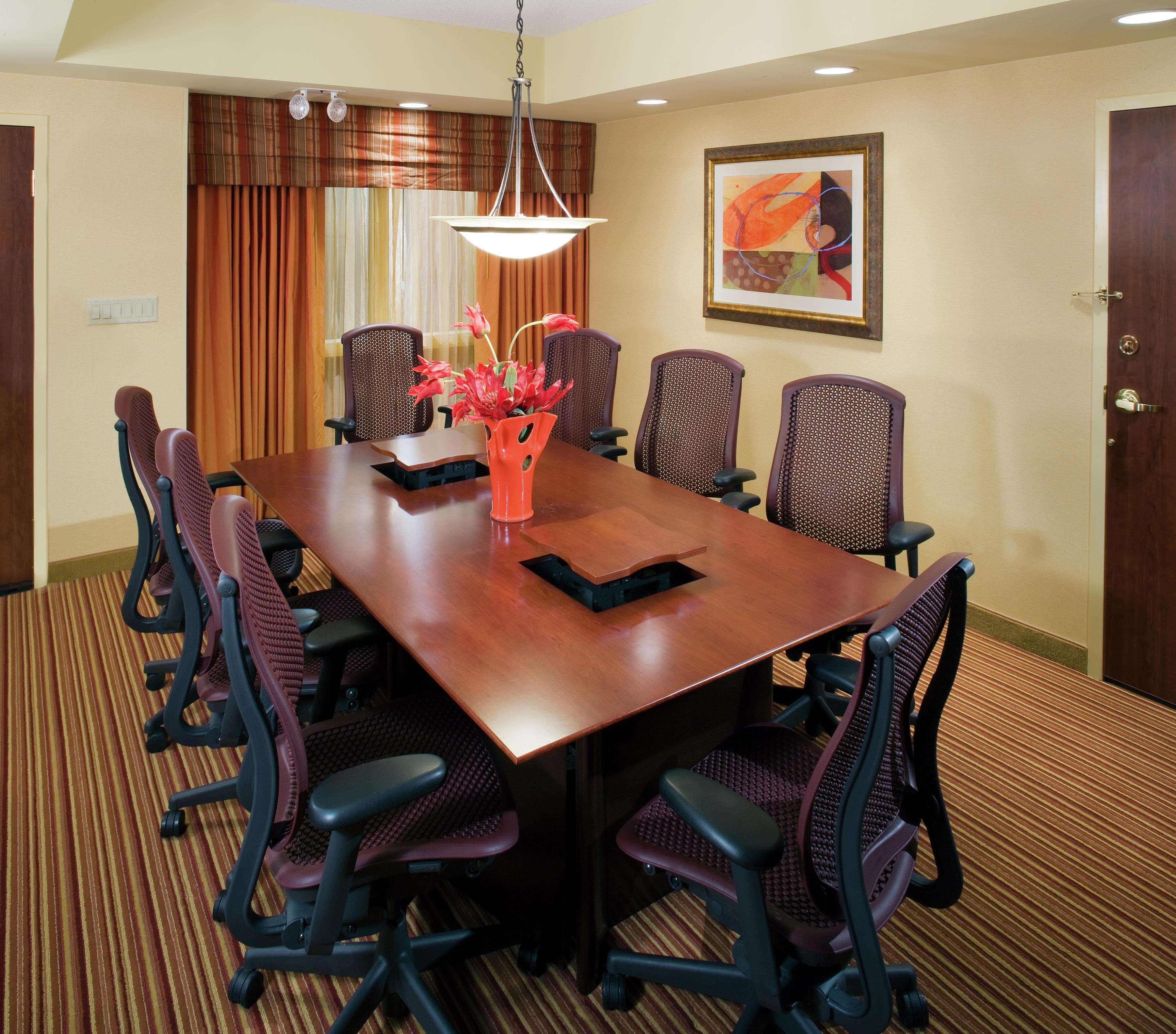 Embassy Suites By Hilton Norman Hotel & Conference Center Afaceri foto